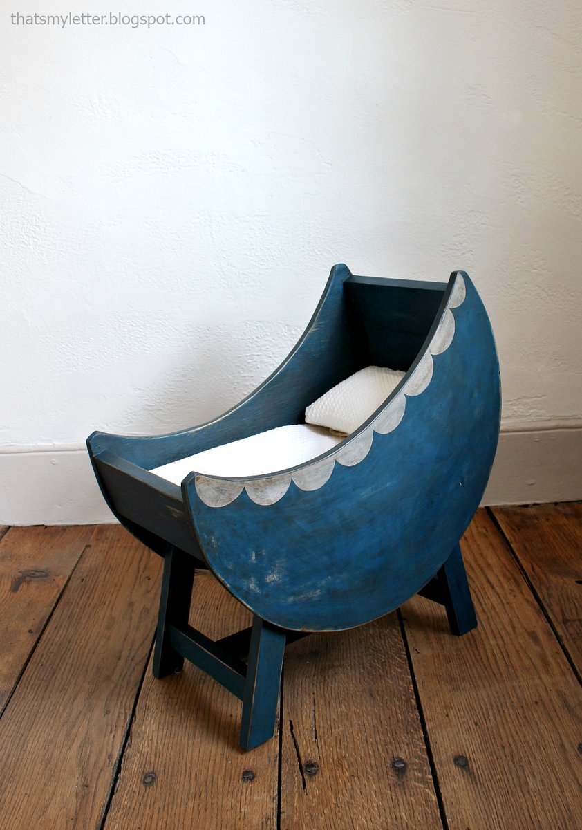 Crescent moon shop shaped bassinet